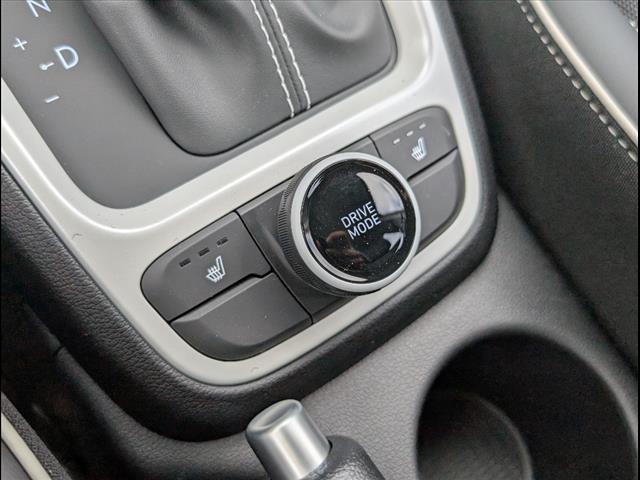 2025 Hyundai Venue Limited Image 16 of 20