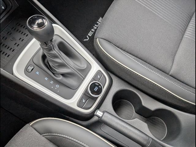 2025 Hyundai Venue Limited Image 12 of 20