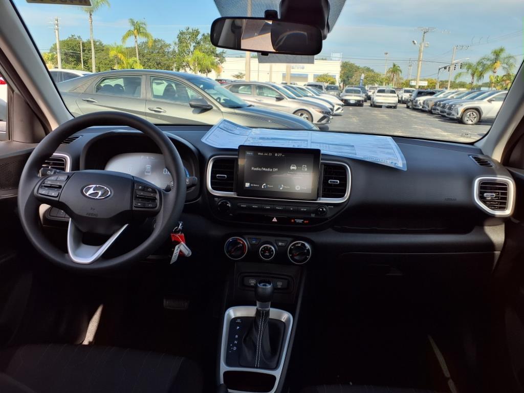 Vehicle image 16 of 31