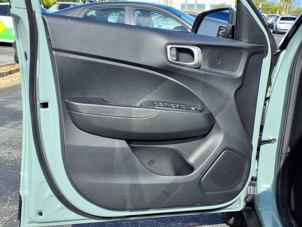 Vehicle image 24 of 31