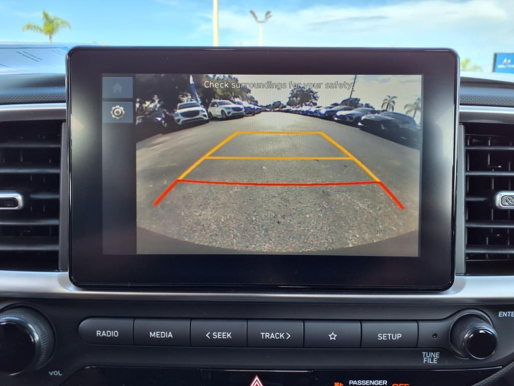 Vehicle image 21 of 31