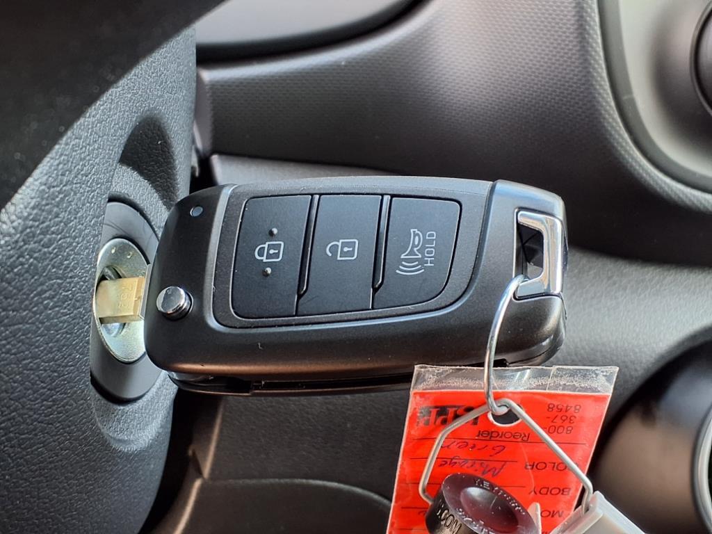 Vehicle image 25 of 31
