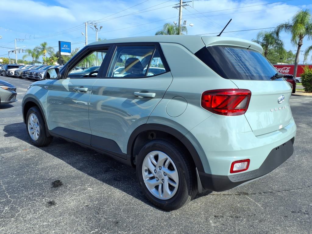 Vehicle image 8 of 31