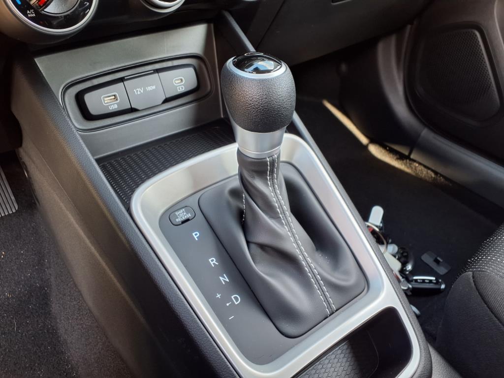 Vehicle image 23 of 31