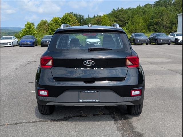 2025 Hyundai Venue SEL Image 7 of 22