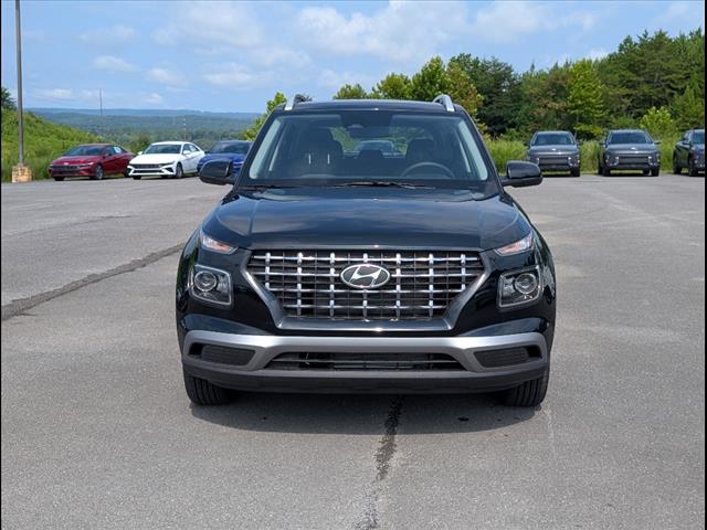 2025 Hyundai Venue SEL Image 2 of 22