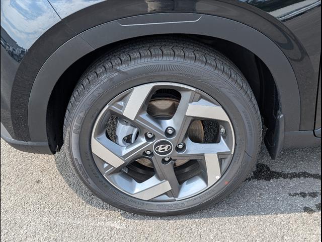 2025 Hyundai Venue SEL Image 8 of 22