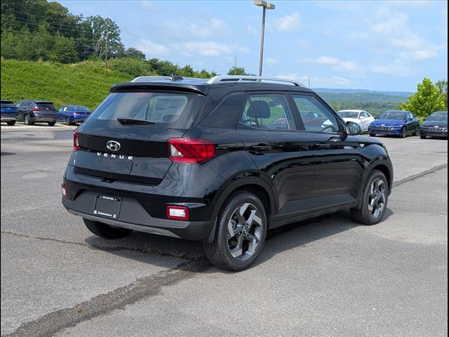 2025 Hyundai Venue SEL Image 5 of 22