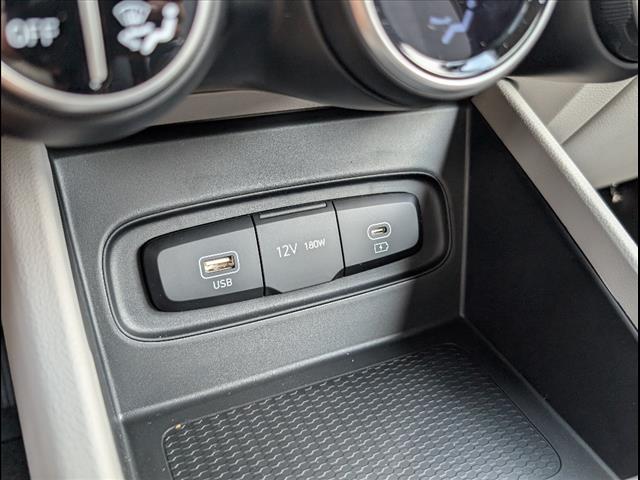 2025 Hyundai Venue SEL Image 14 of 22