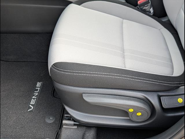 2025 Hyundai Venue SEL Image 18 of 22
