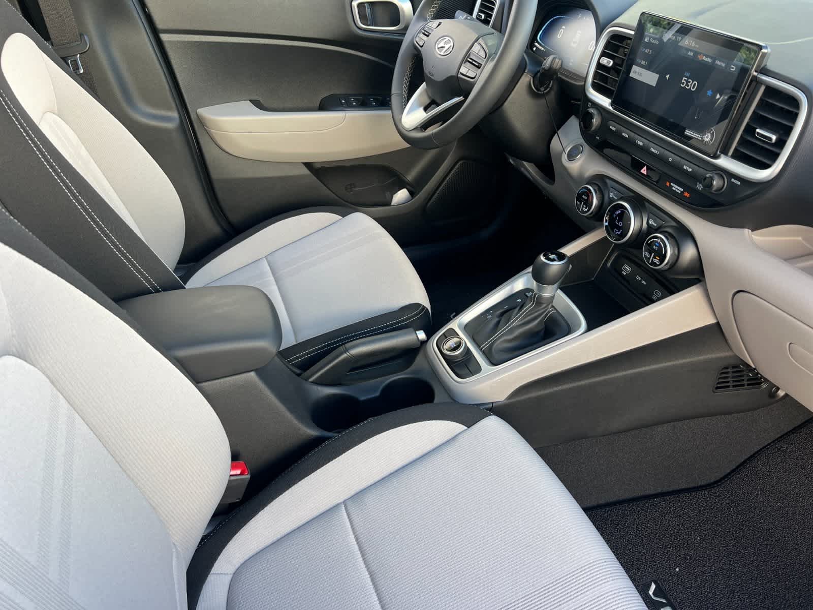 2025 Hyundai Venue SEL Image 19 of 34