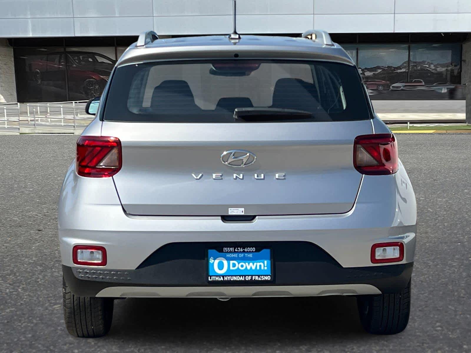 2025 Hyundai Venue SEL Image 6 of 34