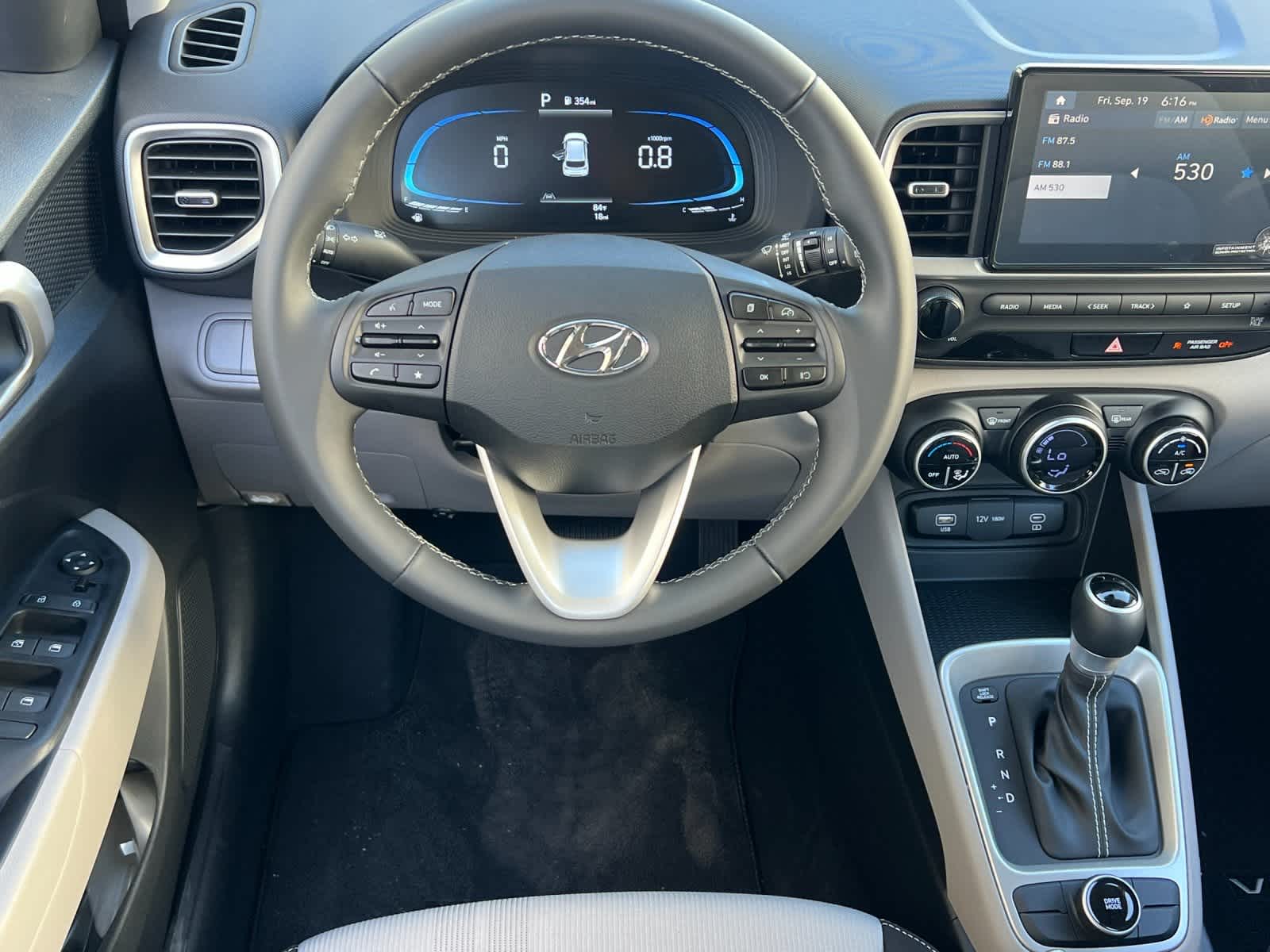 2025 Hyundai Venue SEL Image 27 of 34