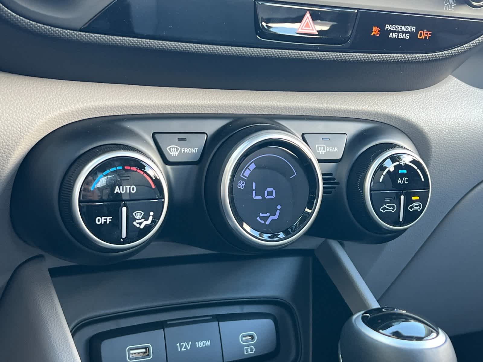 2025 Hyundai Venue SEL Image 32 of 34