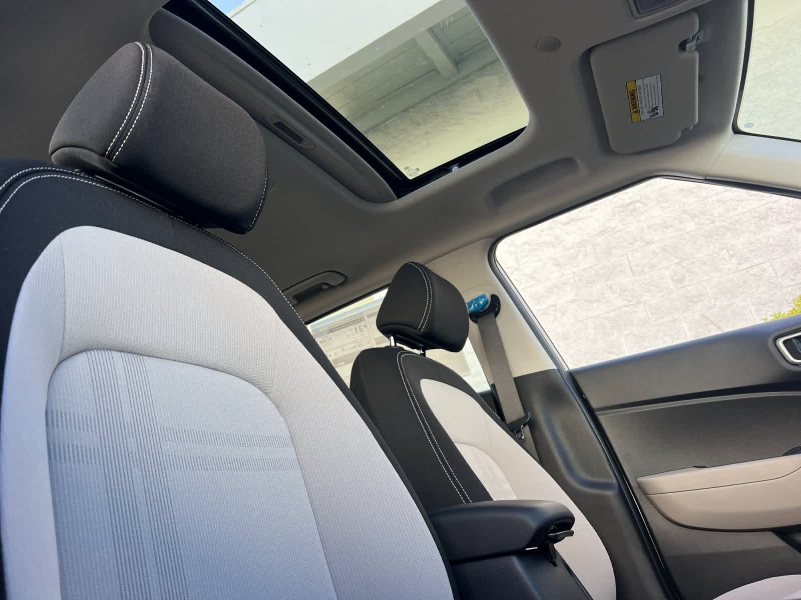 2025 Hyundai Venue SEL Image 13 of 34