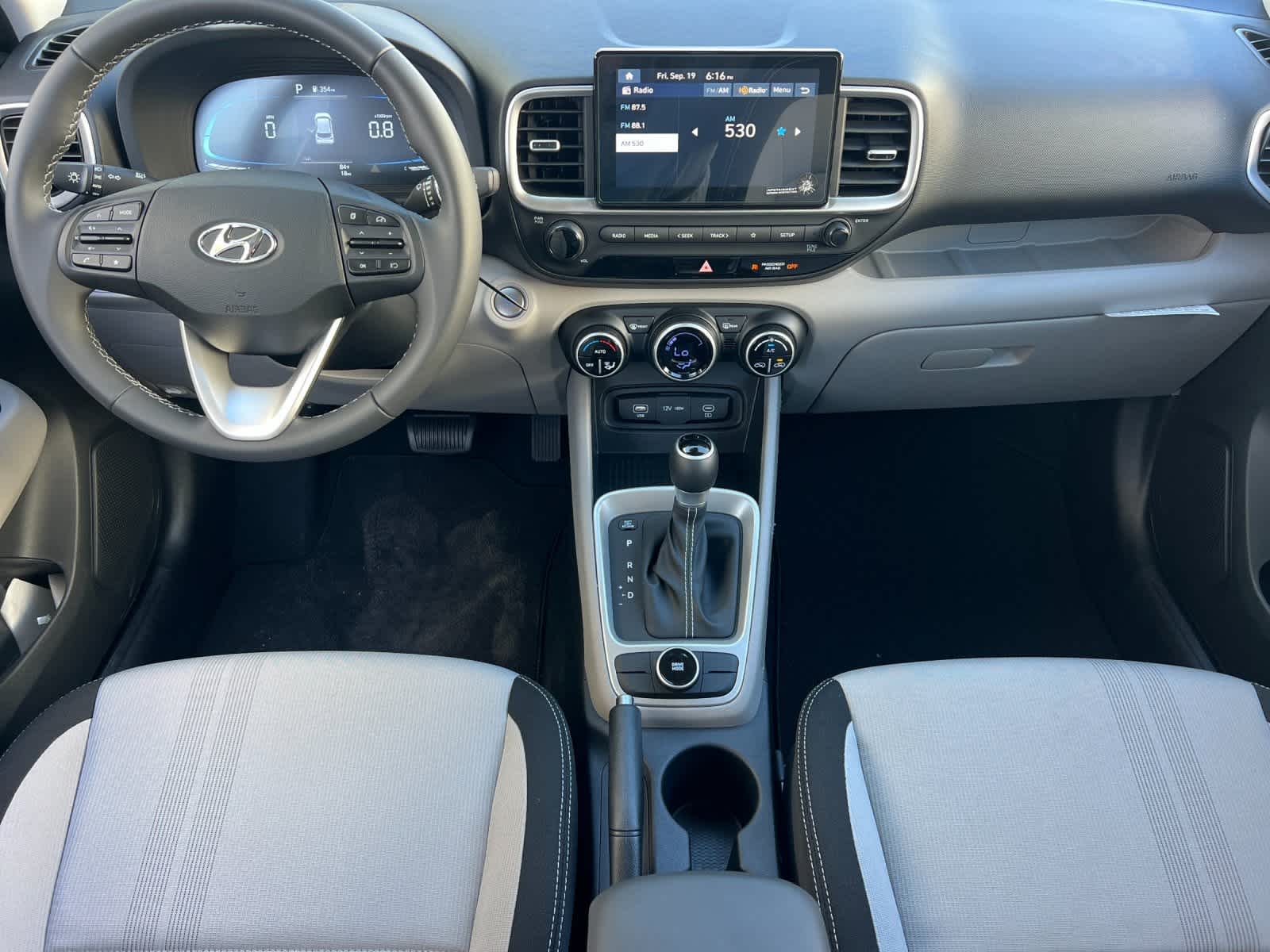 2025 Hyundai Venue SEL Image 29 of 34