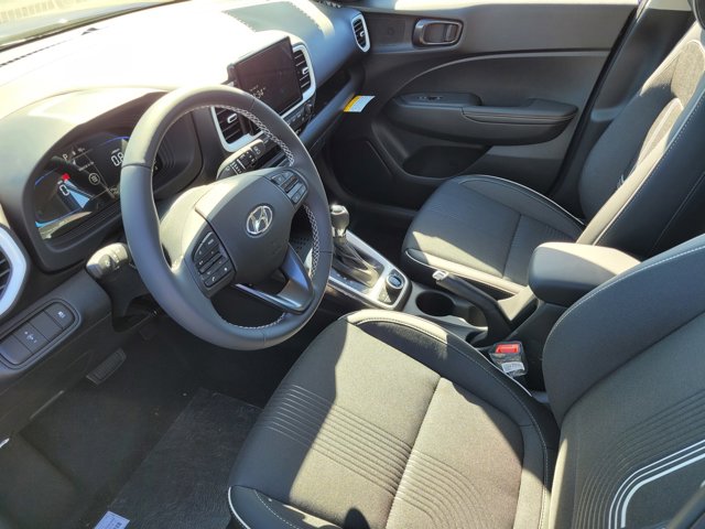 2025 Hyundai Venue Limited Image 8 of 10