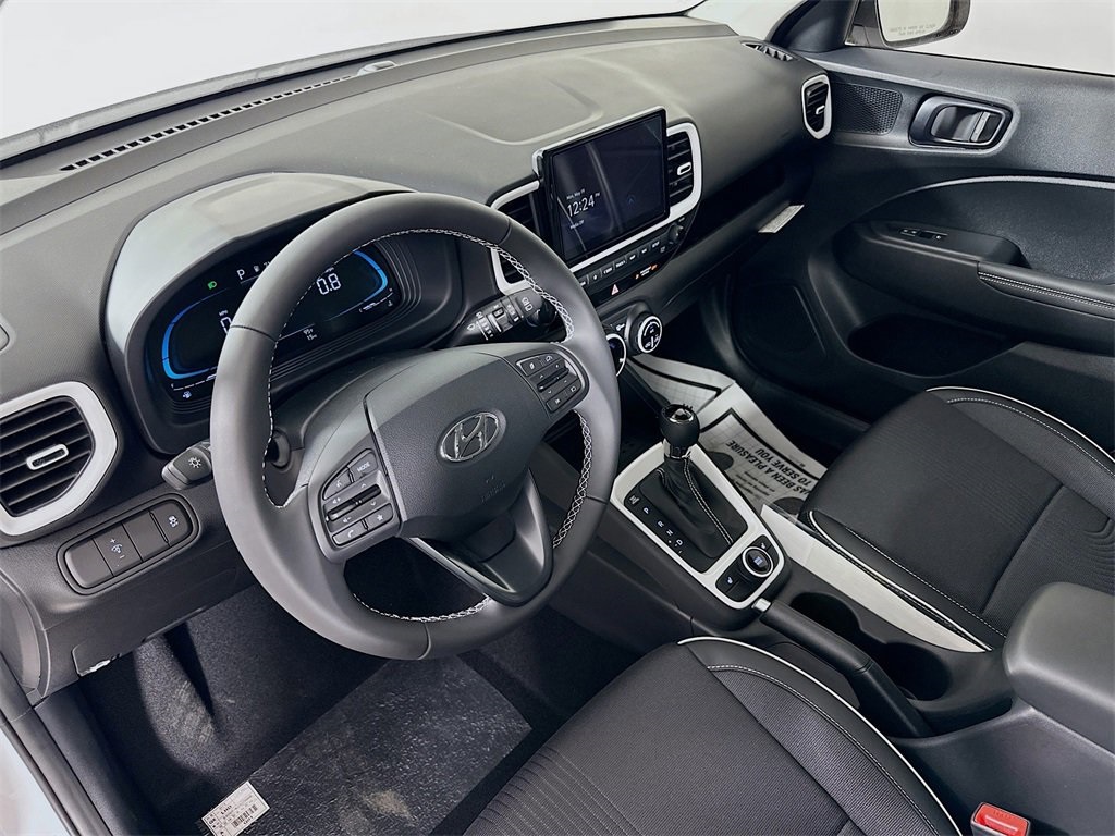 2025 Hyundai Venue Limited Image 9 of 21