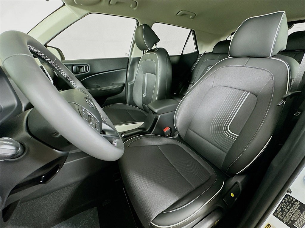 2025 Hyundai Venue Limited Image 8 of 21