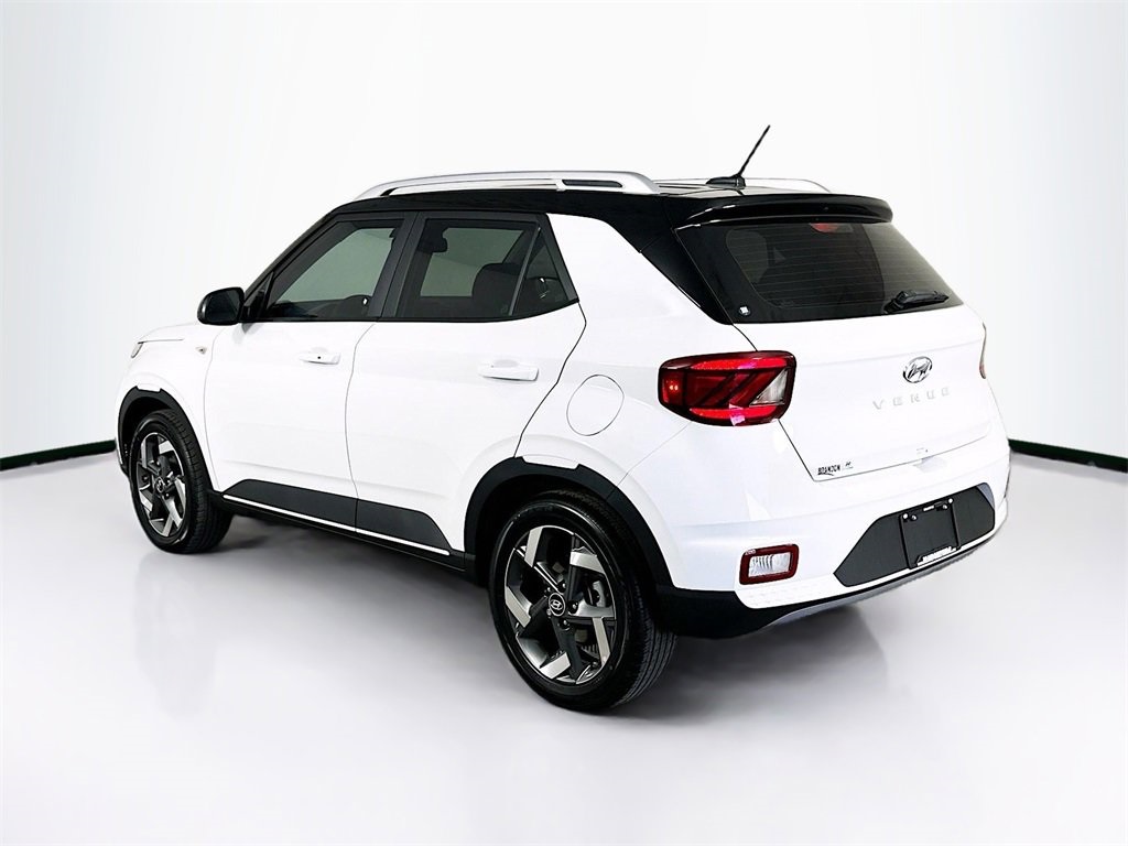 2025 Hyundai Venue Limited Image 4 of 21