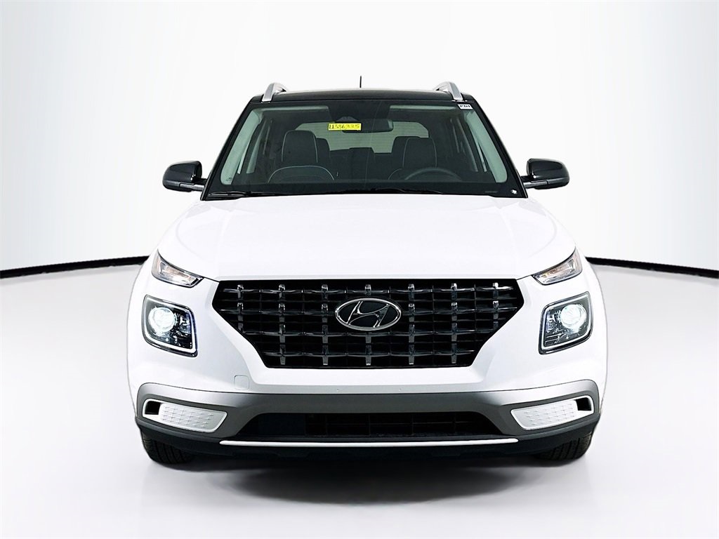2025 Hyundai Venue Limited Image 2 of 21