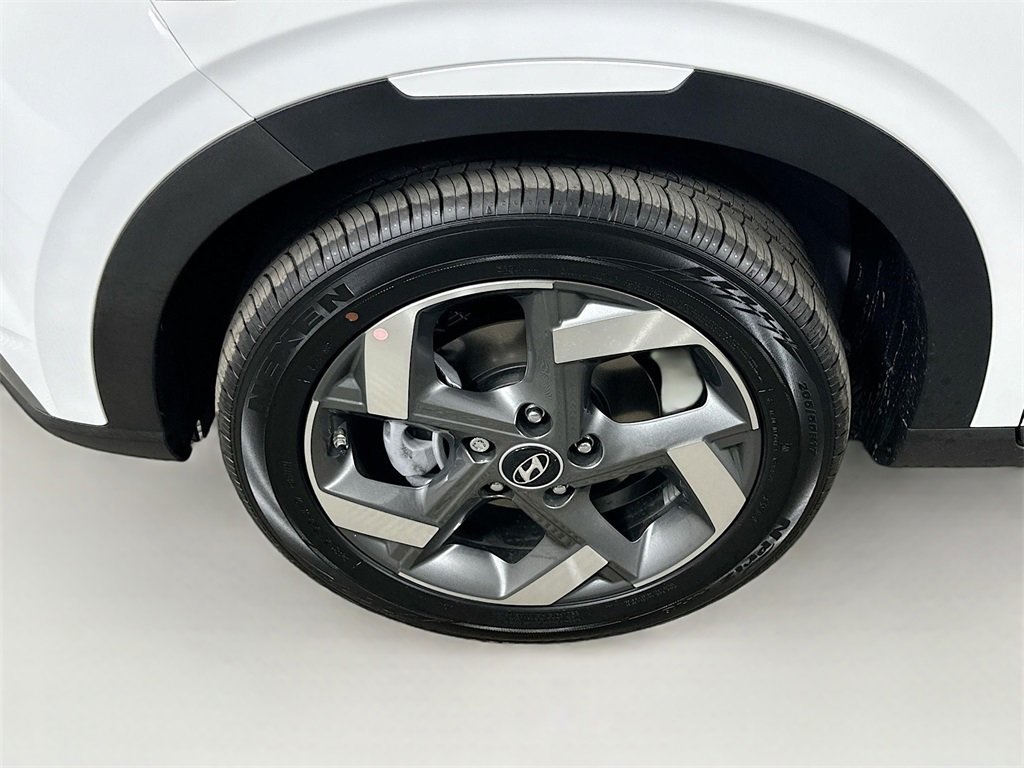 2025 Hyundai Venue Limited Image 6 of 21