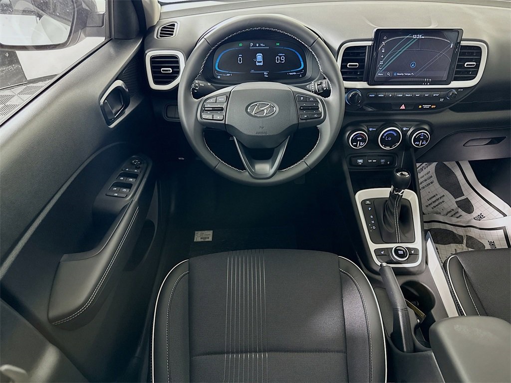 2025 Hyundai Venue Limited Image 10 of 21