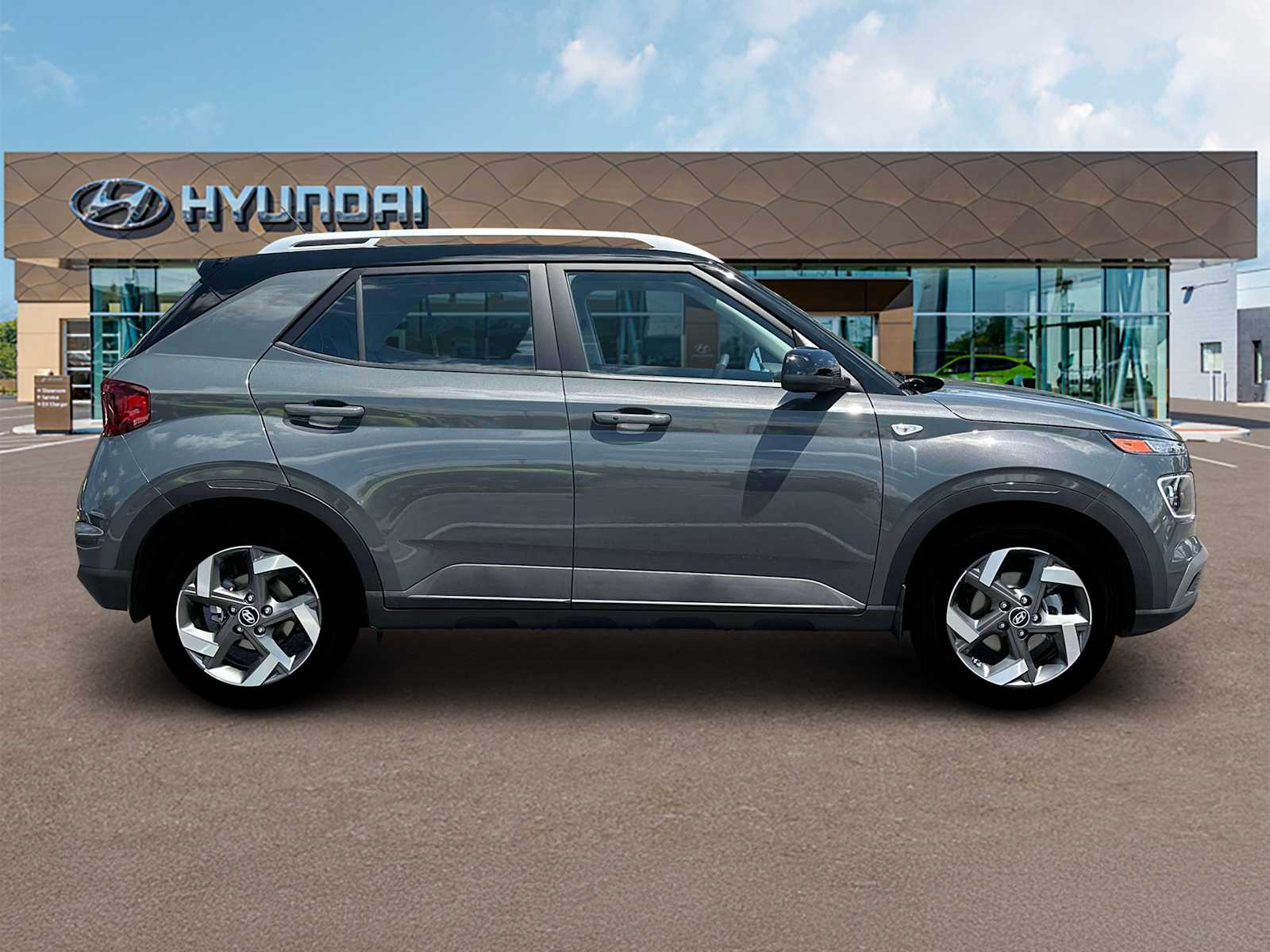 2025 Hyundai Venue Limited Image 6 of 19