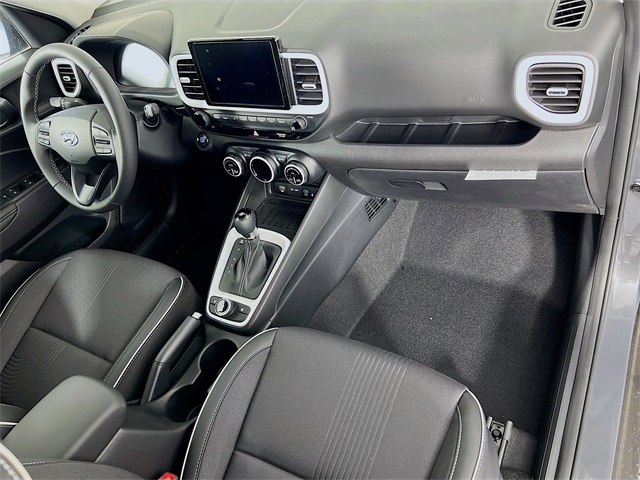 2025 Hyundai Venue Limited Image 16 of 34
