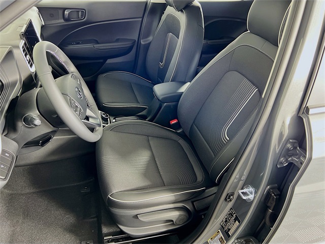 2025 Hyundai Venue Limited Image 13 of 34