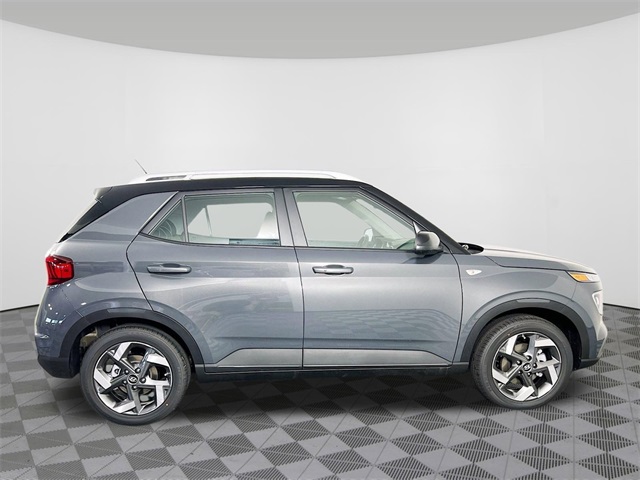 2025 Hyundai Venue Limited Image 4 of 34