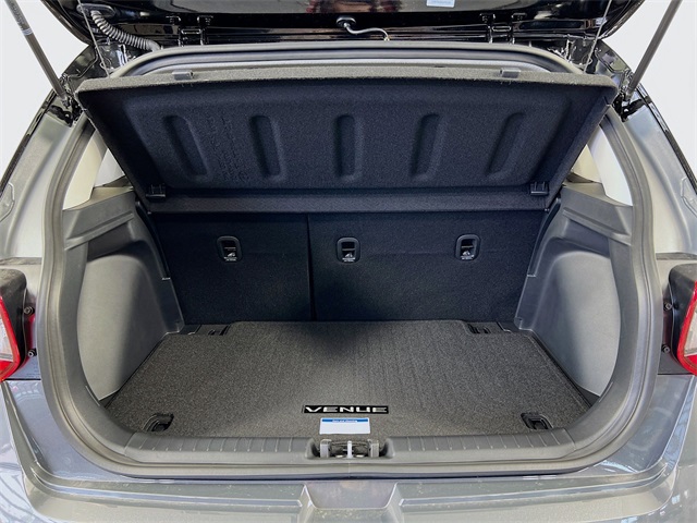 2025 Hyundai Venue Limited Image 10 of 34