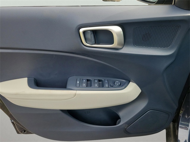 2025 Hyundai Venue Limited Image 18 of 31