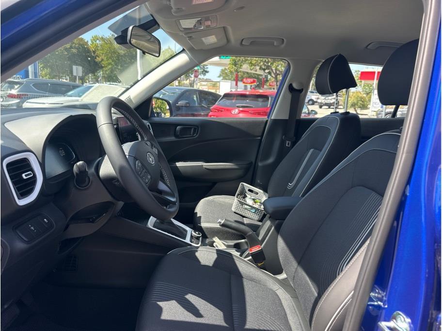 Vehicle image 11 of 23