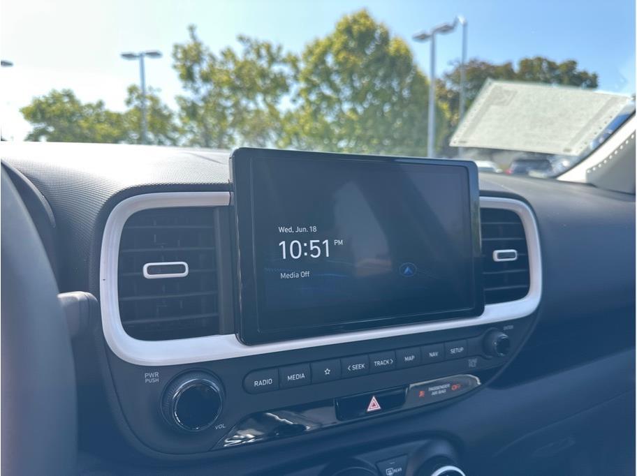 Vehicle image 15 of 23