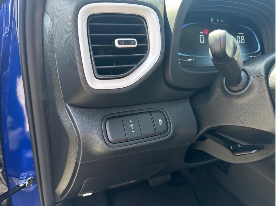 Vehicle image 18 of 23