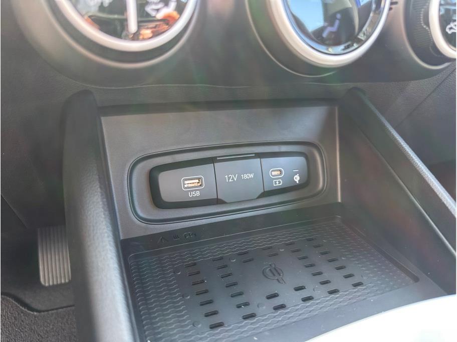 Vehicle image 19 of 23