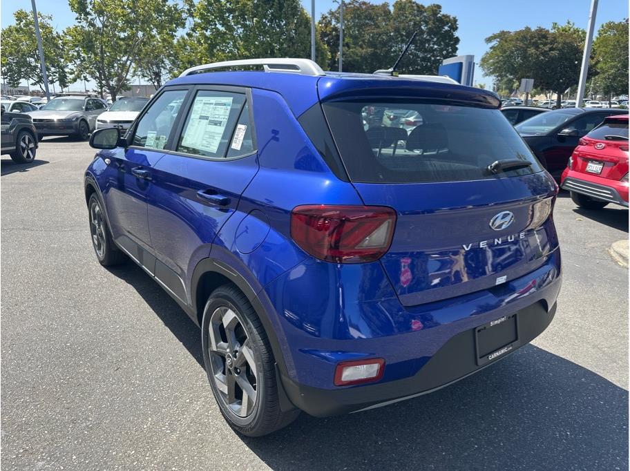 Vehicle image 7 of 23