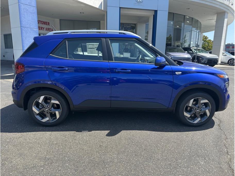 Vehicle image 4 of 23