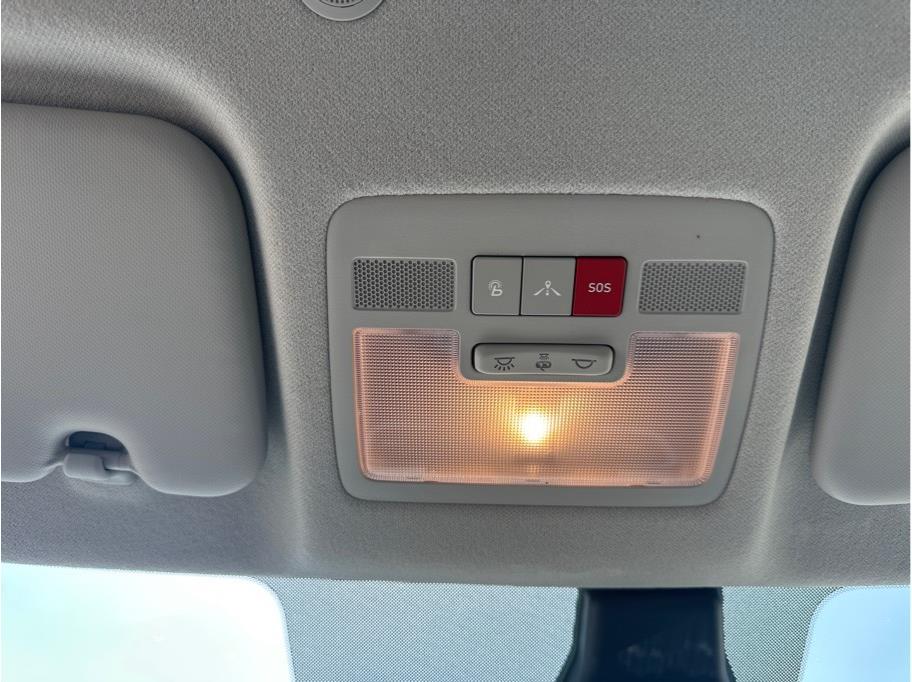 Vehicle image 17 of 23