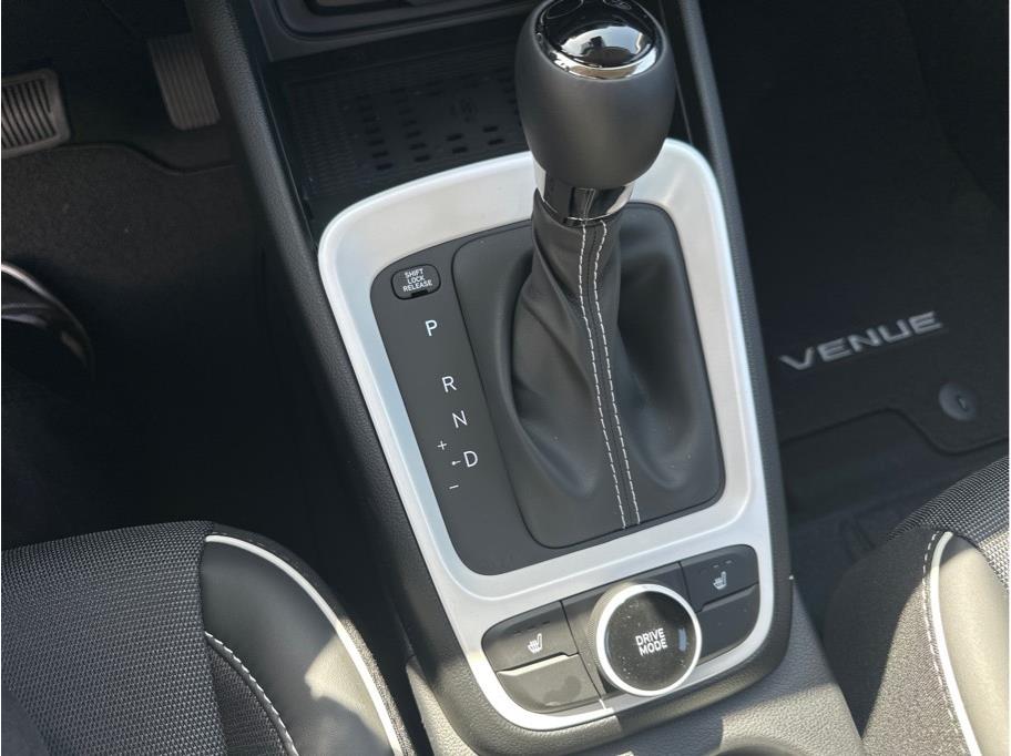 Vehicle image 16 of 23