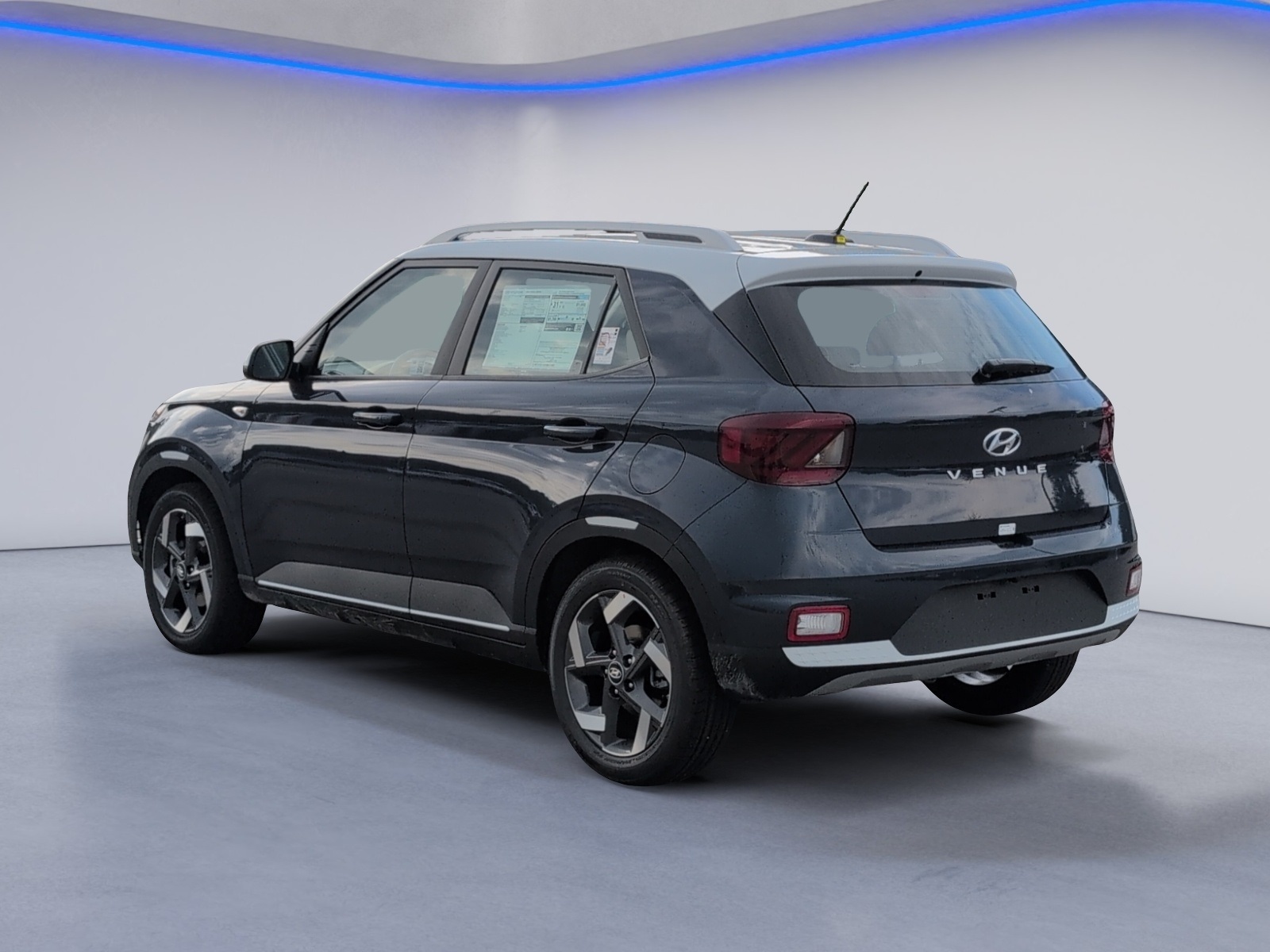 2025 Hyundai Venue Limited Image 7 of 23