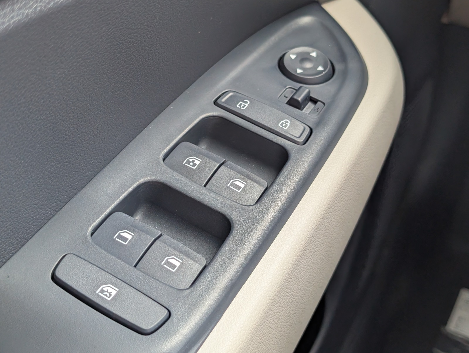 2025 Hyundai Venue Limited Image 19 of 23