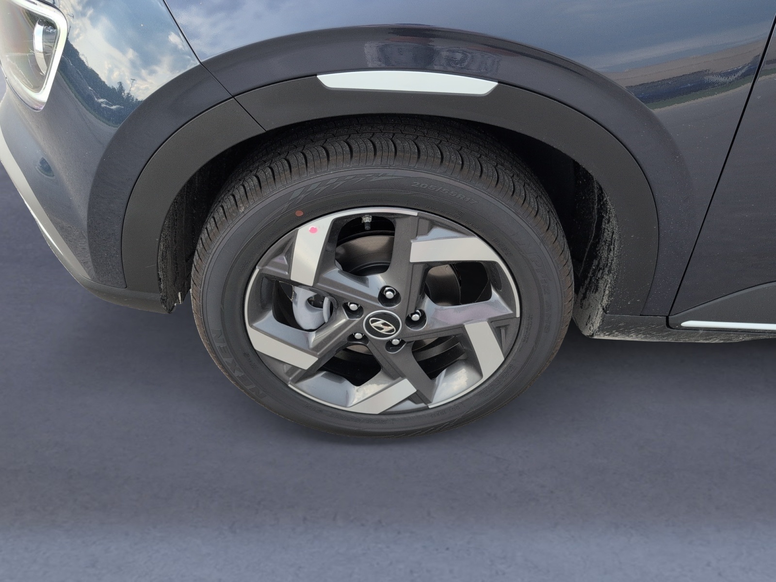 2025 Hyundai Venue Limited Image 9 of 23