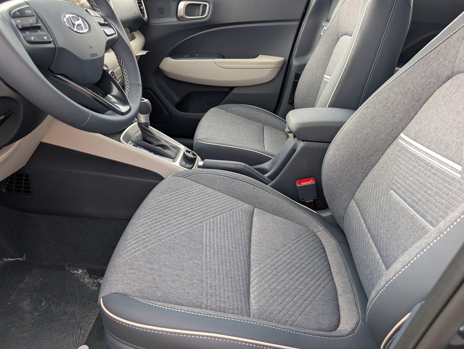 2025 Hyundai Venue Limited Image 13 of 23