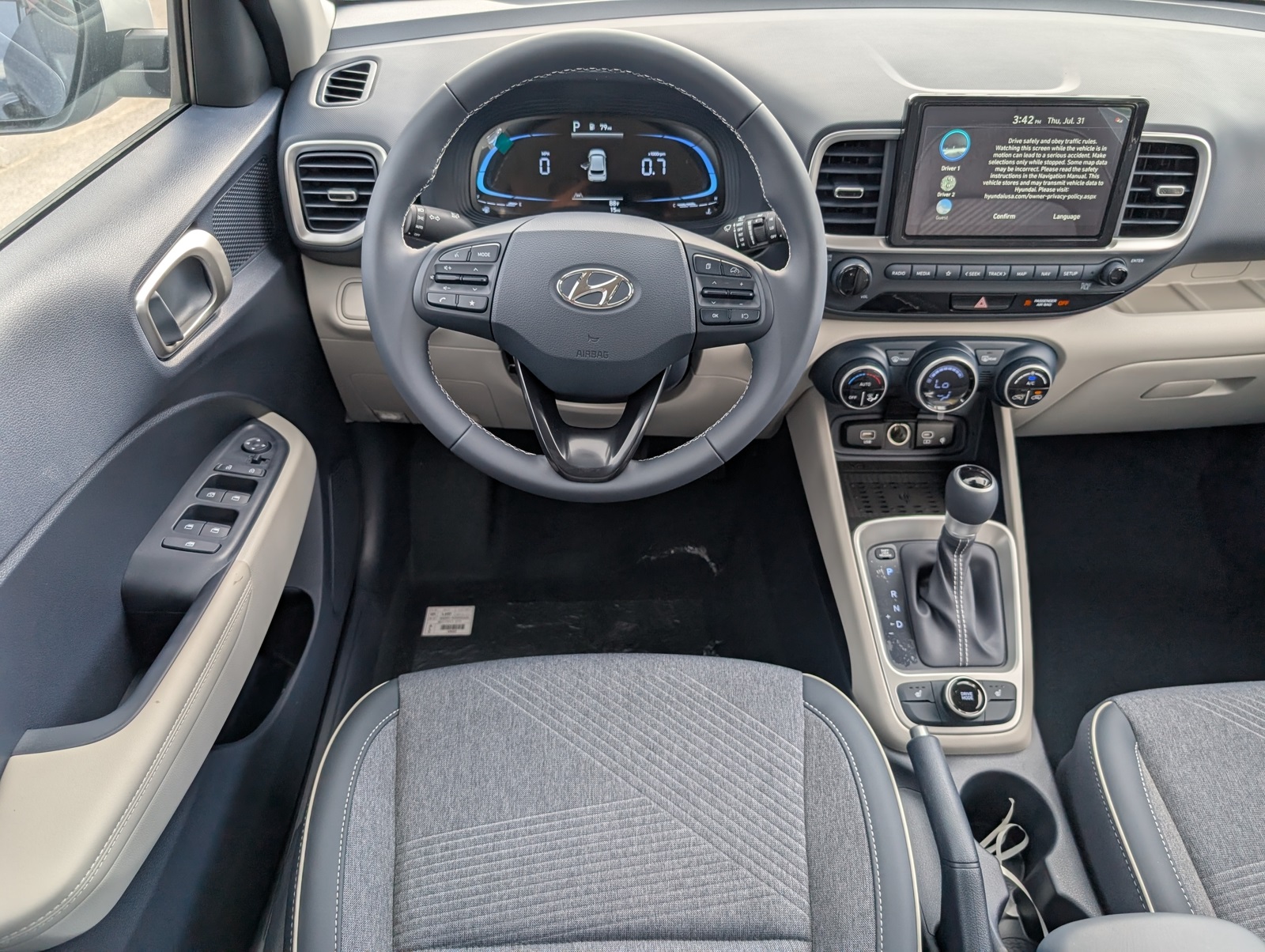 2025 Hyundai Venue Limited Image 14 of 23