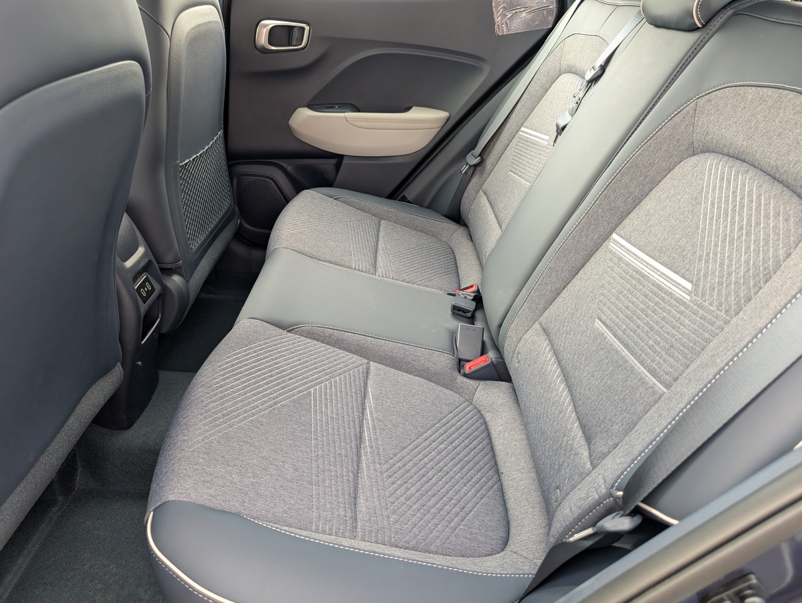 2025 Hyundai Venue Limited Image 12 of 23