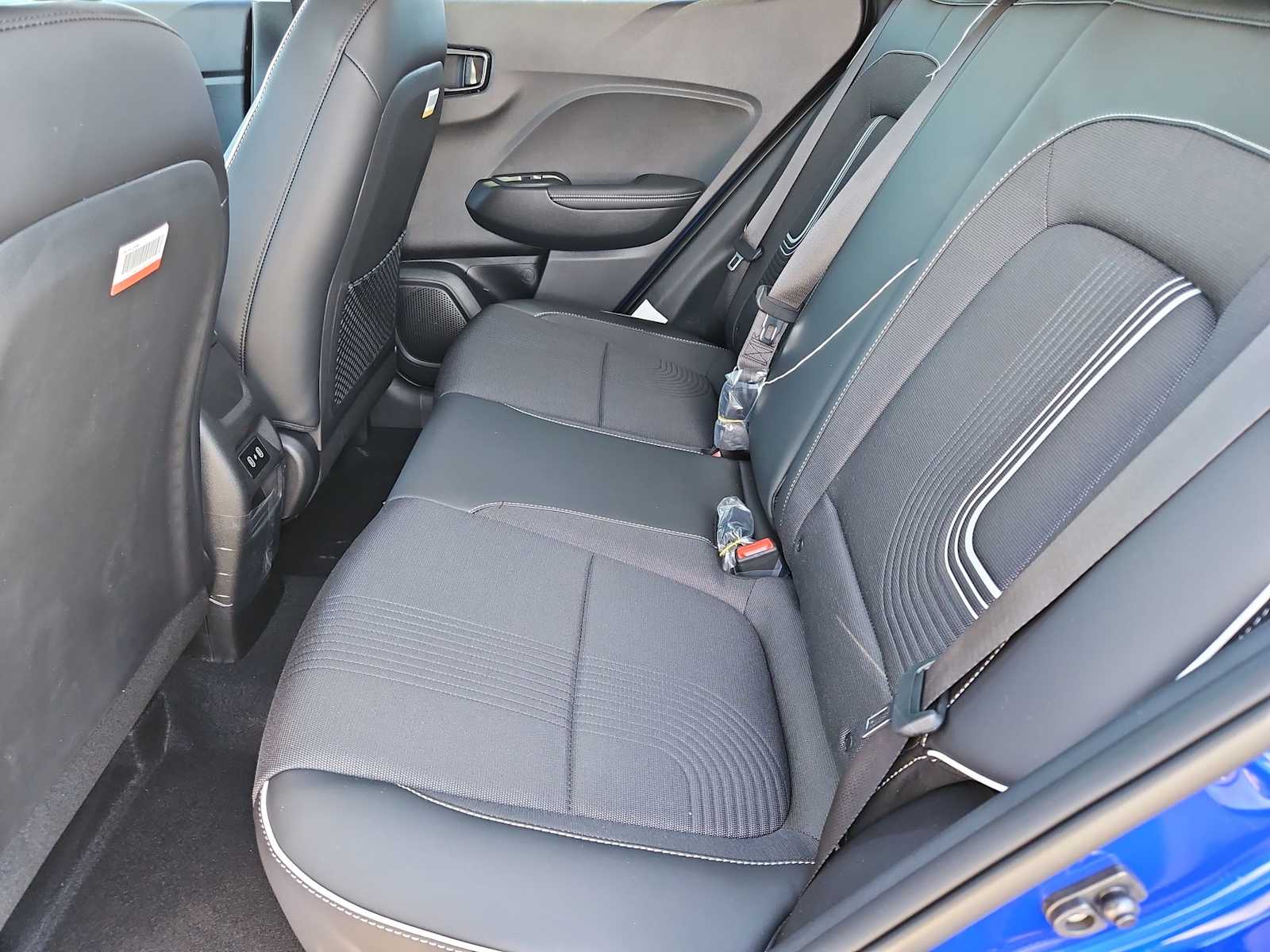 Vehicle image 17 of 31
