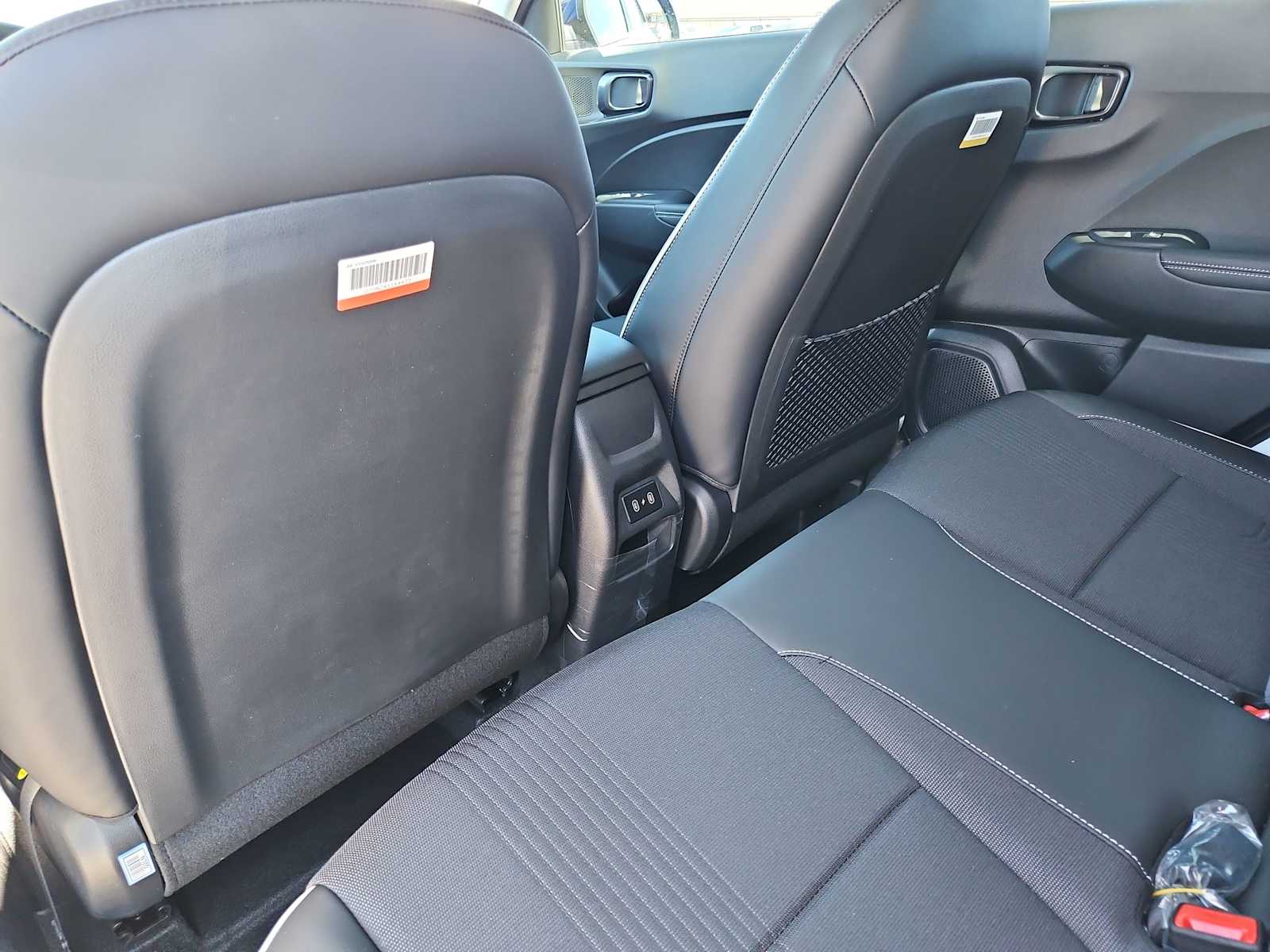 Vehicle image 16 of 31