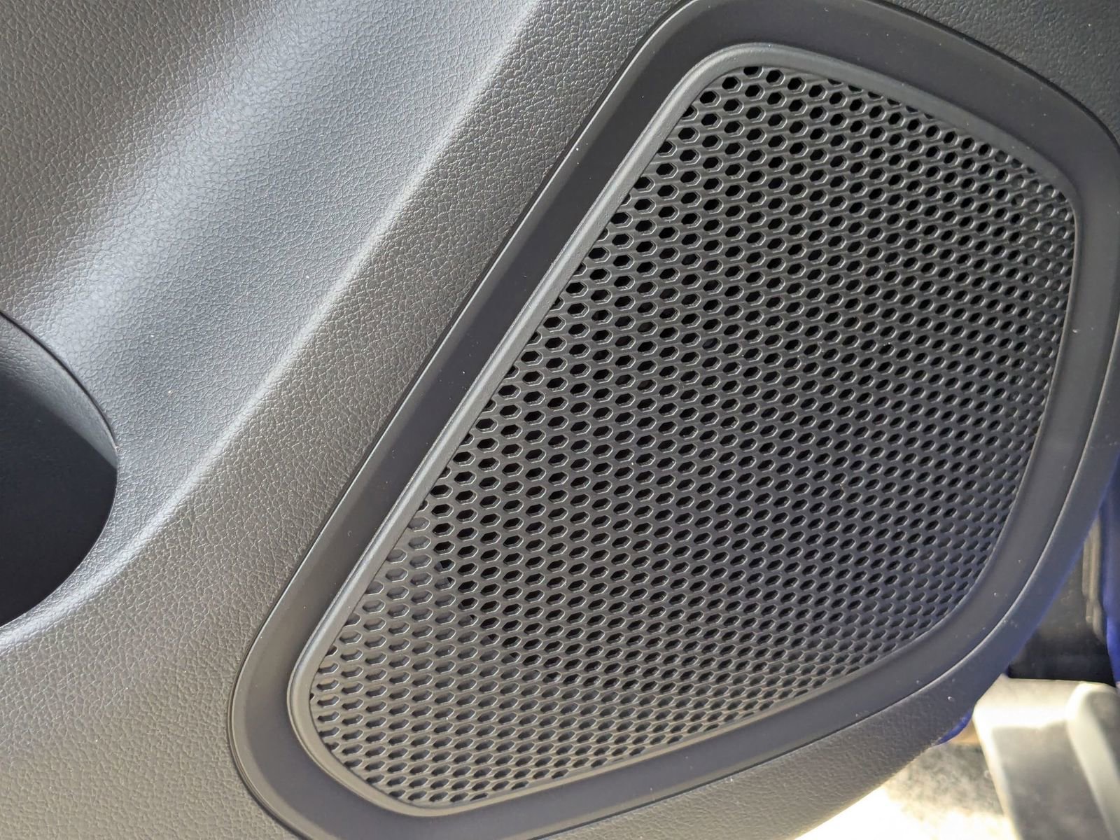 Vehicle image 17 of 25